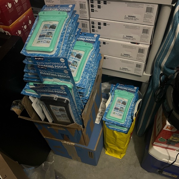 Set Of 2 Waterproof Floating Cell Phone Pouch W/ Strap $8 per pair - Picture 5 of 5